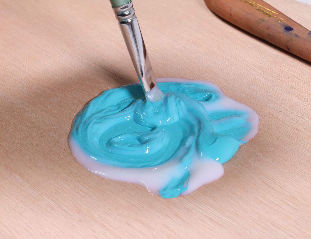 Mont Marte Acrylic Medium Gloss 8.45oz (250ml) - Image 4