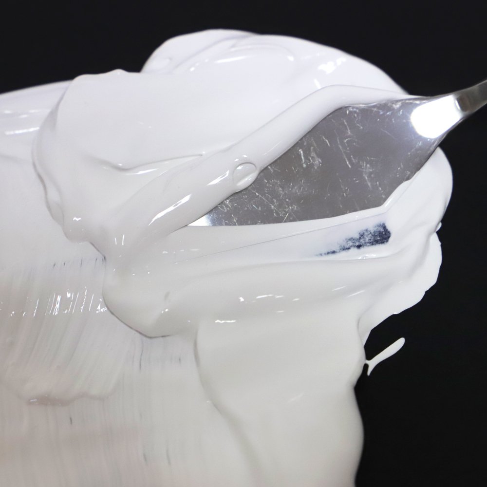 Mont Marte Discovery School Acrylic, Titanium White and Black, 1/2 Gallon (2 Liter). Ideal for Students and Artists. Excellent Coverage and Fast Drying. Pump Lid Included. - Image 3