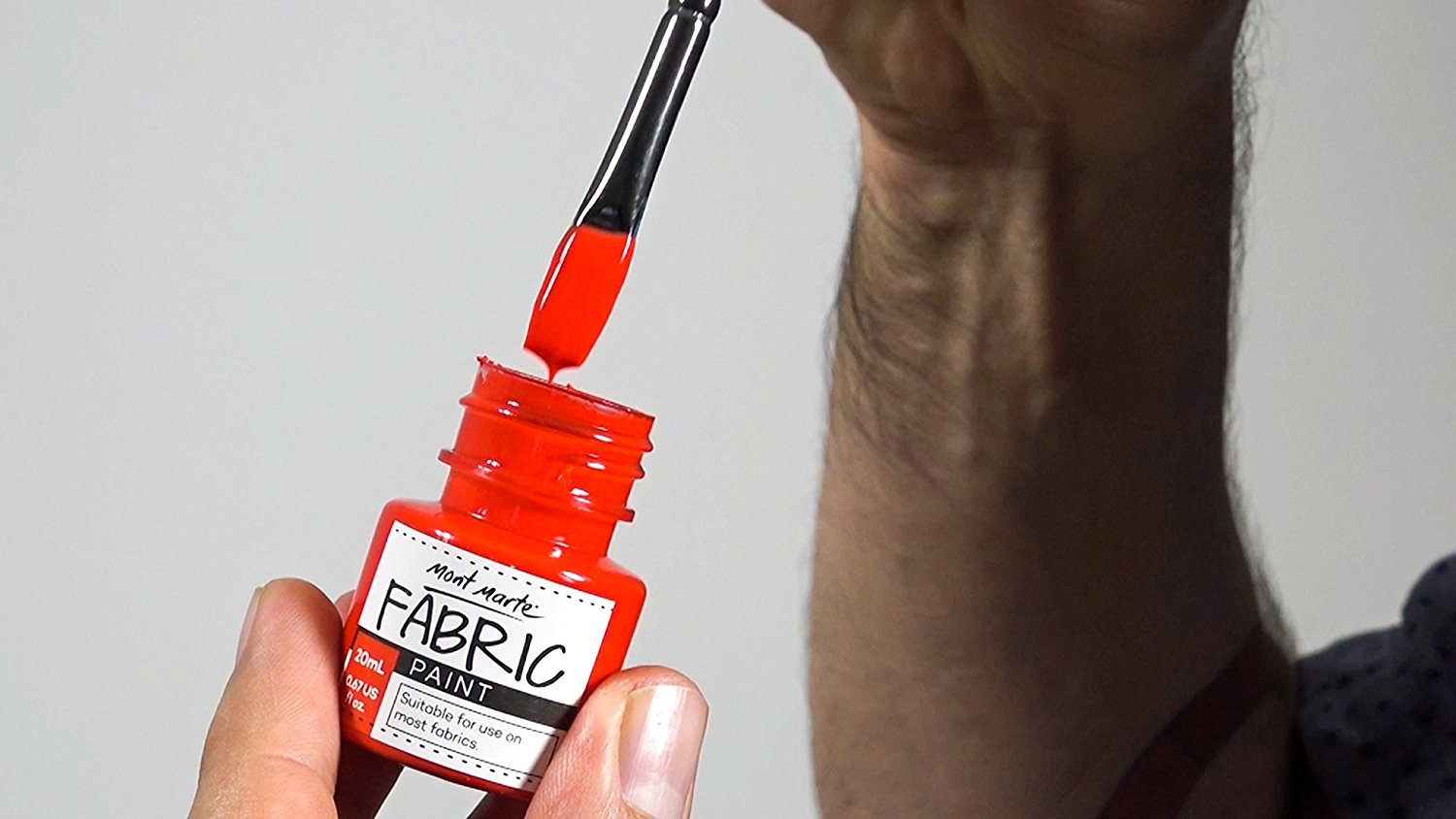 Mont Marte Permanent Fabric Paint Set 8 x 20ml Vivid Colours for Textile, Fabric, T-Shirt, Canvas, Wood, Ceramic, Glass - Image 4